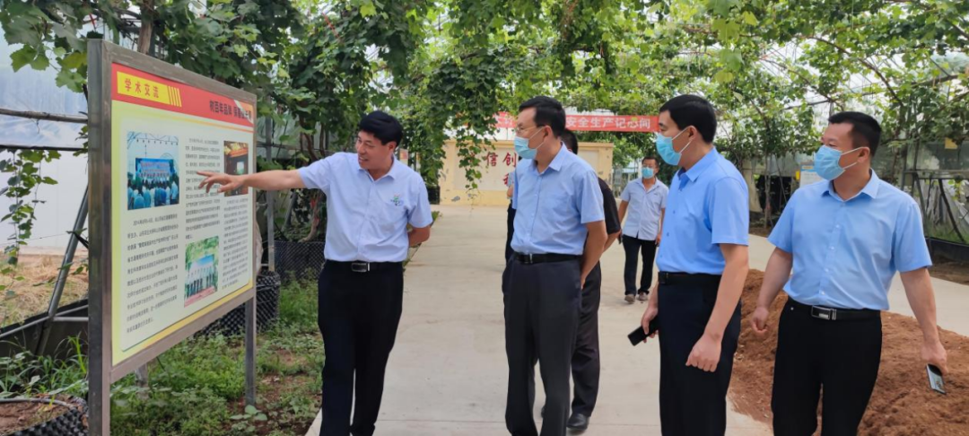 省市場(chǎng)監(jiān)管局檢查組一行觀摩檢查莒縣志昌果品合作社(圖2)